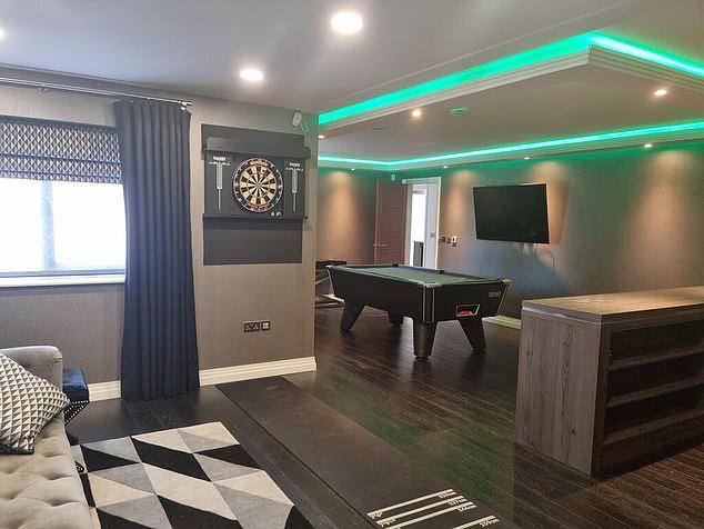 楼上的一个, 诺森伯兰达 楼上的一个, 诺森伯兰达