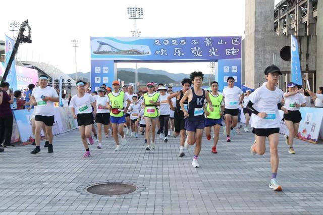 参赛者手持 参赛者手持