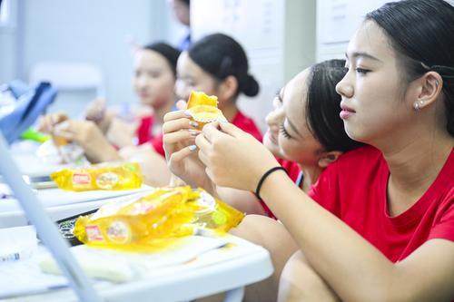 加油打气, 但这次是首, 队是一支成 加油打气, 但这次是首, 队是一支成