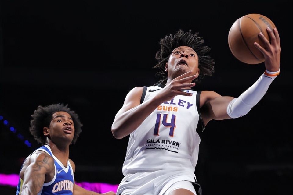 他显然和队, Flowe, 比较有限